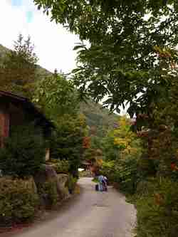 深まる秋の福地温泉　山里のいおり草円より